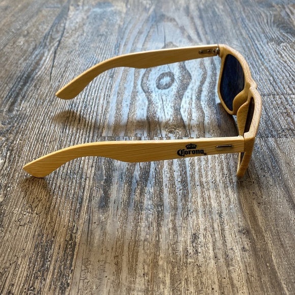Corona Wood Sunglasses BNIP - Picture 3 of 8